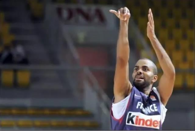 天天盈球-传奇永恒！法国男篮将退役托尼·帕克球衣