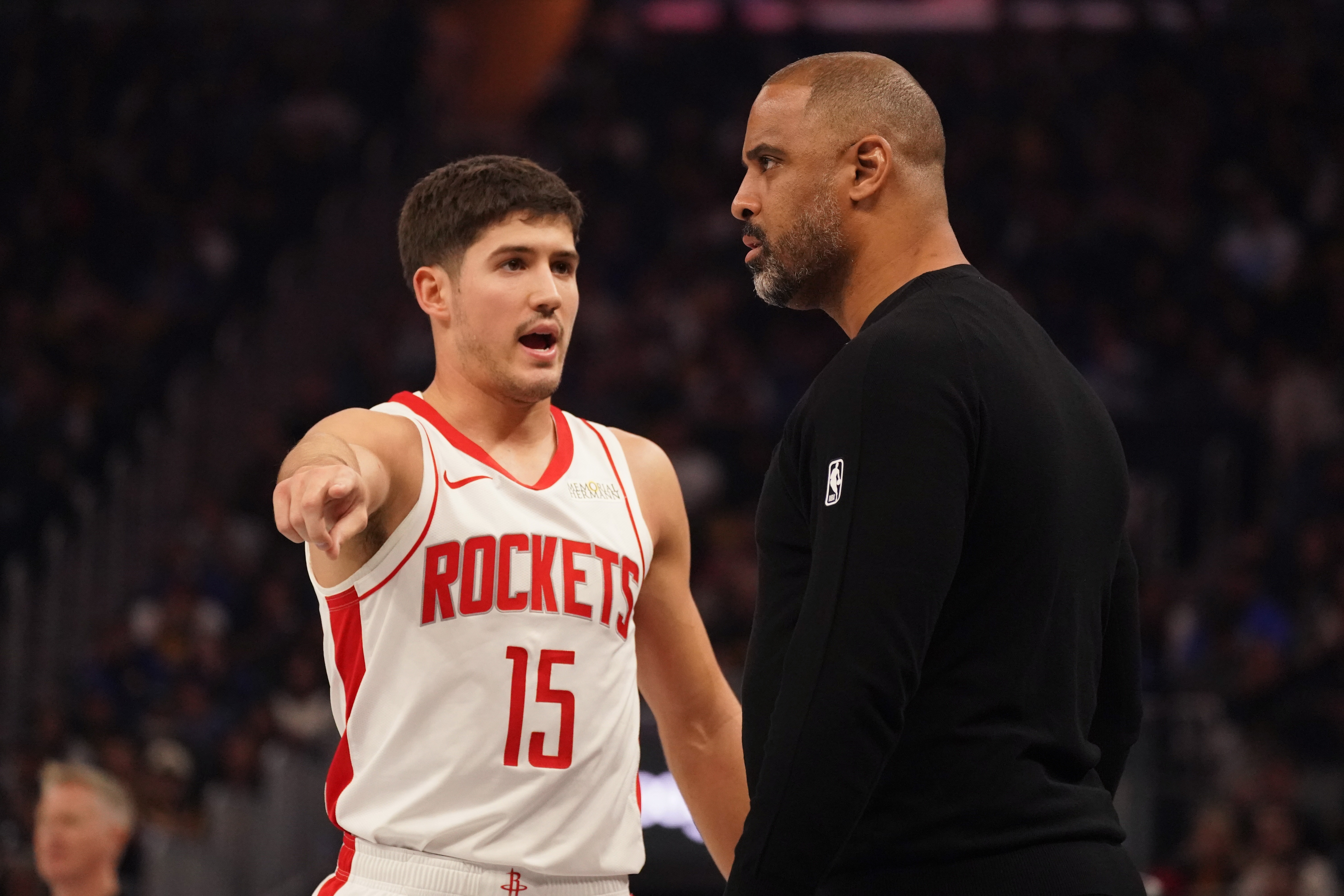 天天盈球-记者：这是火箭一场非典型的胜利 看乌度卡后续给小谢多少容错率