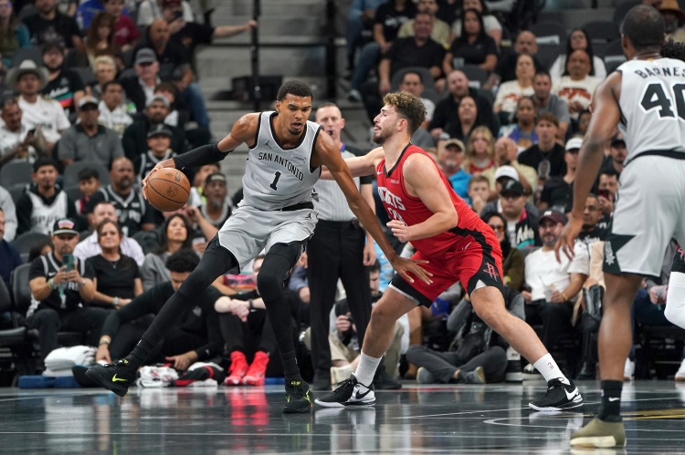 天天盈球在线观看-文班昨天面对申京主防6中0没得分 申京面对文班主防3中3得7分