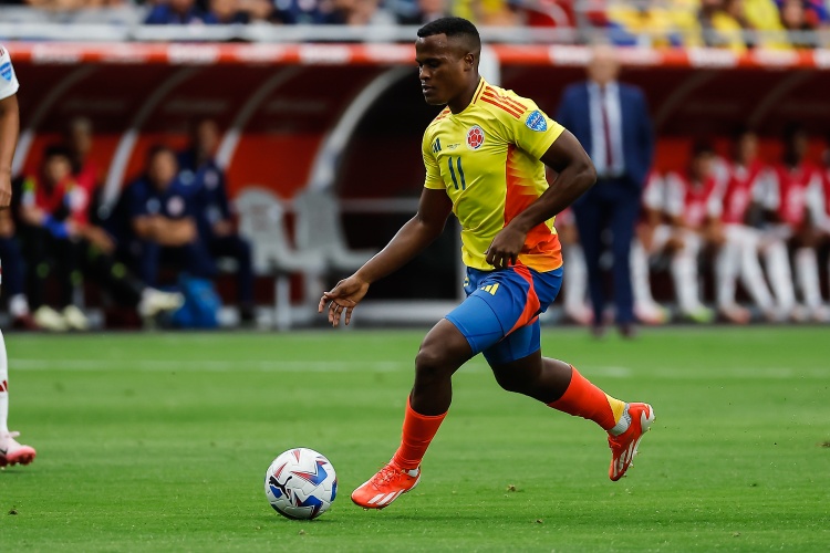 天天盈球app-斯基拉：狼队攻击手阿里亚斯接近加盟帕尔梅拉斯，转会费2200万欧